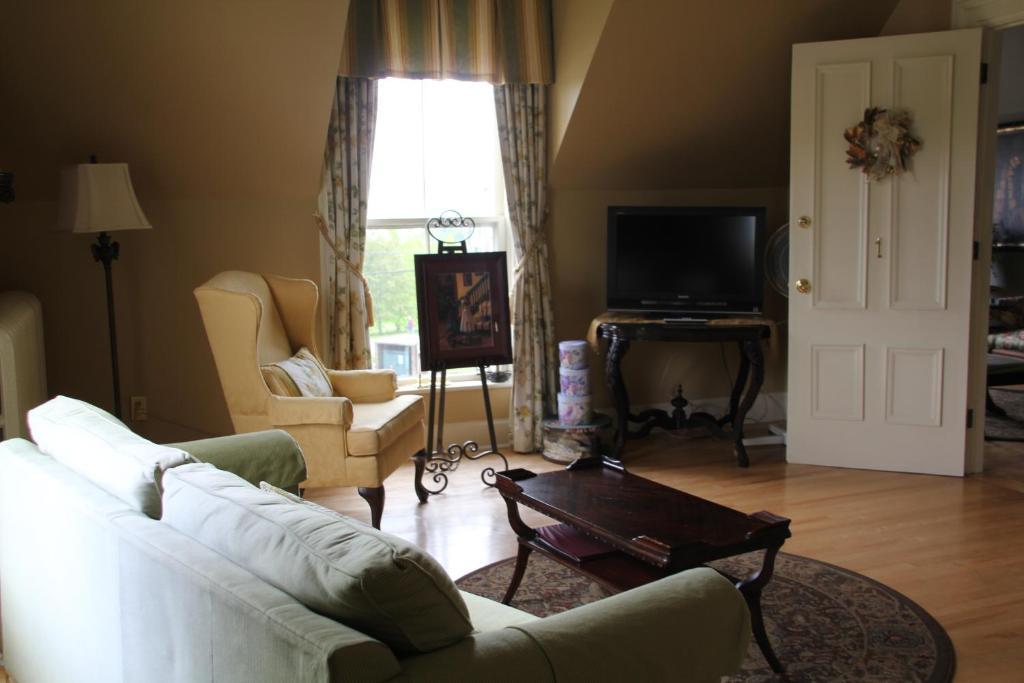 Lynwood Inn Baddeck Inlet الغرفة الصورة