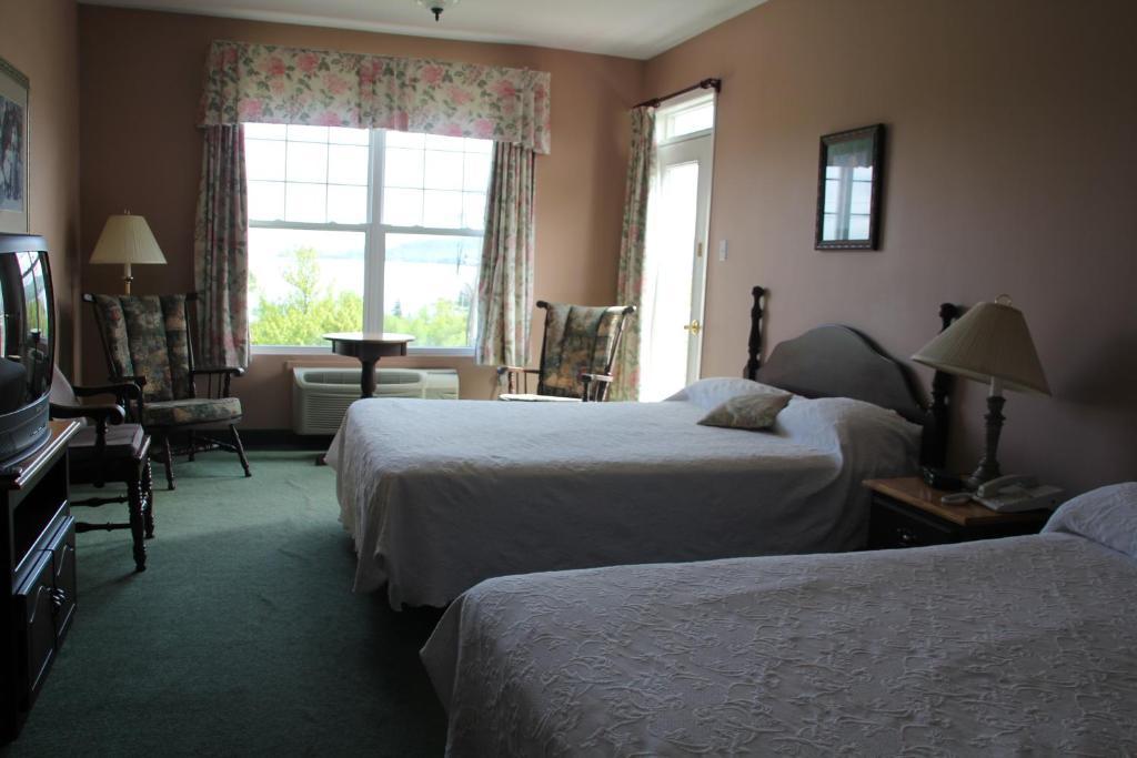 Lynwood Inn Baddeck Inlet الغرفة الصورة