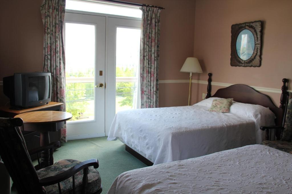 Lynwood Inn Baddeck Inlet الغرفة الصورة