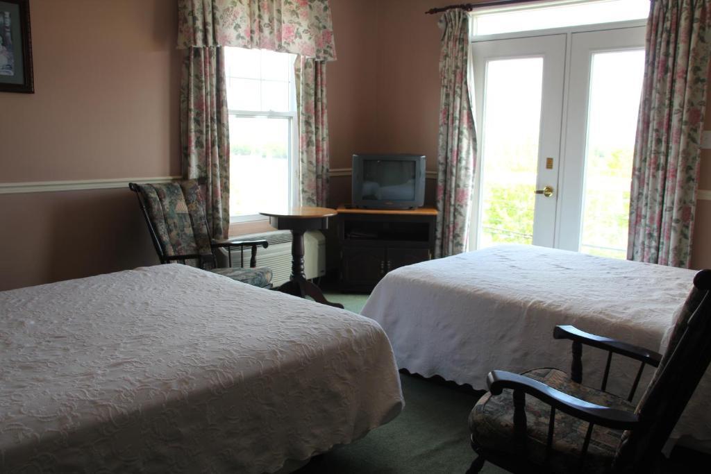 Lynwood Inn Baddeck Inlet الغرفة الصورة